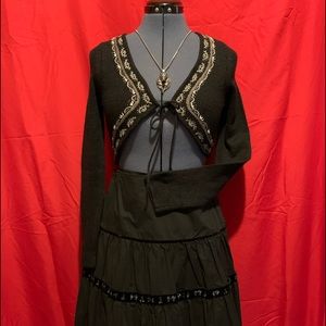 P💋u t (Pout) Short Black/Grey/Silver Trim Sweater